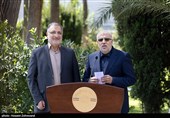 جواد اوجی وزیر نفت و علیرضا زاکانی شهردار تهران در حاشیه جلسه هیئت دولت