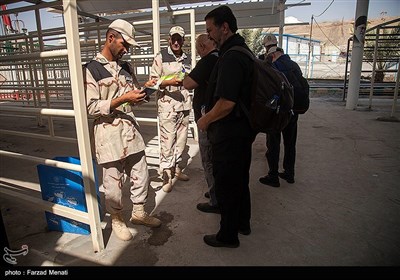 زائران اربعین حسینی در مرزی خسروی