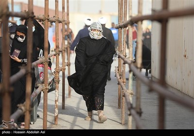 زوار الأربعين الحسيني في معبر شلمجة الحدودي بين إيران والعراق