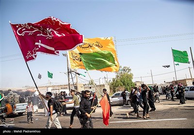 İran sınırlarından Kerbela&apos;ya doğru Erbain yürüyüşü