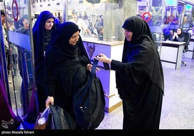 بدرقه زائران اربعین حسینی در ایستگاه راه آهن تهران