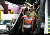 بدرقه زائران اربعین حسینی در ایستگاه راه آهن تهران