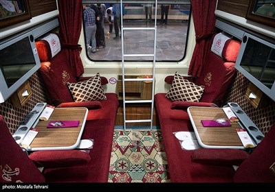 بدرقه زائران اربعین حسینی در ایستگاه راه آهن تهران