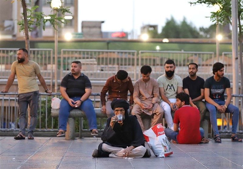میزبانی از زائران اربعین در ‌چایخانه حرم حضرت معصومه (س)‌ + تصاویر