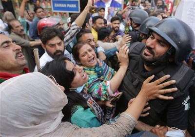  پلیس پاکستان ۱۰۰ هوادار عمران خان را بازداشت کرد 