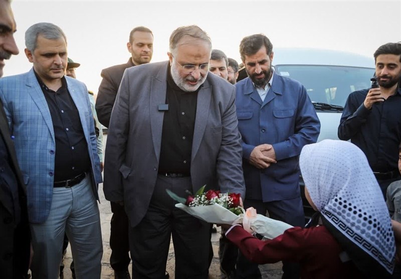 در سفر استاندار قزوین به تاکستان چه گذشت؟ / افتتاح طرح‌های بنیاد مسکن + تصاویر