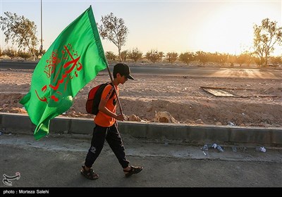 مسيرة زوار الأربعين الحسيني من النجف إلى كربلاء