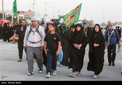 مسيرة زوار الأربعين الحسيني من النجف إلى كربلاء