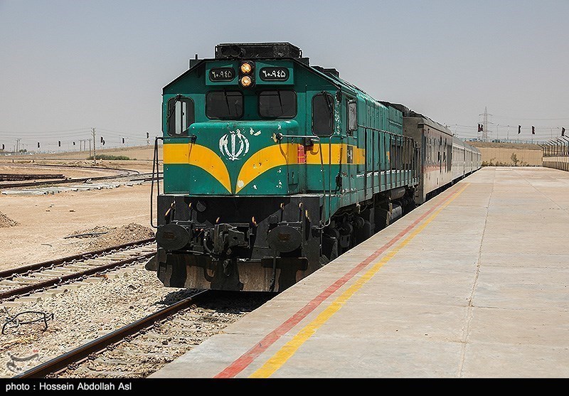 سرد شدن لکوموتیو دلیل نقص فنی قطار تهران-مشهد اعلام شد