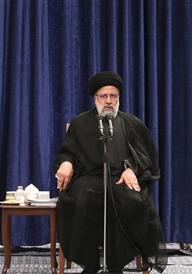 الإمام الخامنئي يستقبل رئيس الجمهورية وأعضاء الحكومة