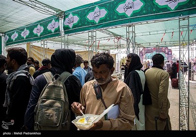 خدمت‌رسانی به زئران اربعین حسینی در مرز چذابه