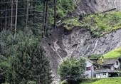 ویرانی تعداد زیادی خانه بر اثر رانش زمین در سوئیس
