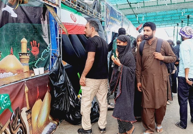 ورود خیل عظیم زائران‌ پاکستانی به ایران از مرز میرجاوه/ همه برای خدمت به زائران به خط شده‌اند + تصاویر