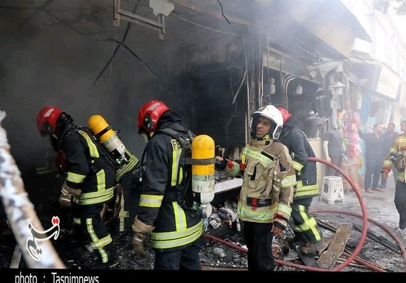 آتش‌سوزی در یک ساختمان اداری در خیابان هاشمی/ نجات 13 نفر