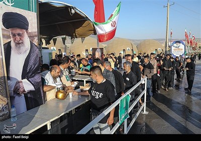 خدمت رسانی به زائرین اربعین حسینی در مرز مهران