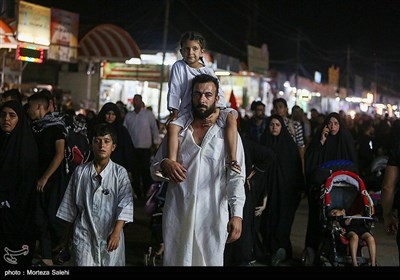 پیاده روی شبانه زائرین اربعین حسینی در مسیر نجف به کربلا
