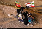 پیاده روی شبانه زائرین اربعین حسینی در مسیر نجف به کربلا