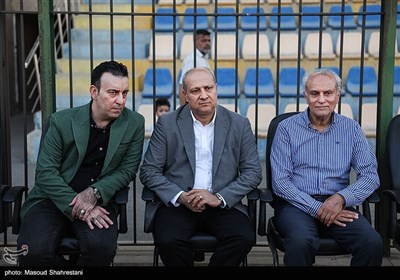 مناف هاشمی دبیرکل کمیته ملی المپیک در تمرین تیم ملی فوتبال امید