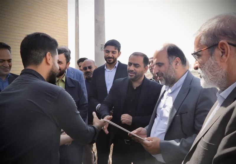 تحویل 75 واحد مسکونی ویلایی‌ساز ‌نهضت ملی در شهرستان زارچ به متقاضیان