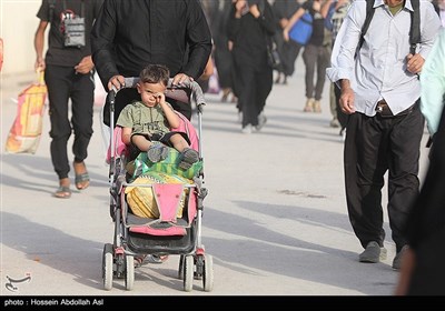 کودکان حسینی در پیاده روی اربعین - شلمچه