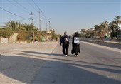 حضور پدر و مادر اولین شهید مدافع حرم ارتش در پیاده‌روی اربعین ‌+ فیلم