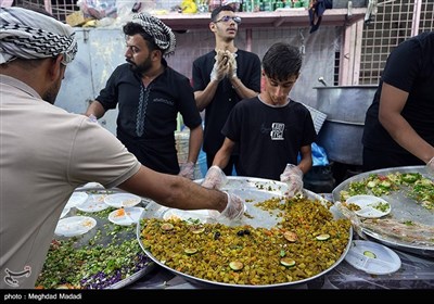 پذیرایی از زائران اربعین حسینی در کربلا