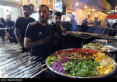 پذیرایی از زائران اربعین حسینی در کربلا