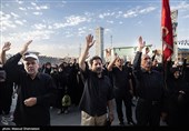 پیاده روی جاماندگان اربعین در کرمانشاه/ ‌‌عرض ادب به سیدالشهدا از دروازه عتبات + فیلم