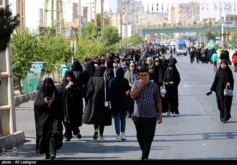 "قدم‌ به قدم" در "بین‌الحرمین ایران" به یاد "بین‌الحرمین عتبات عالیات"/ راهپیمایی جاماندگان اربعین در سمنان + فیلم