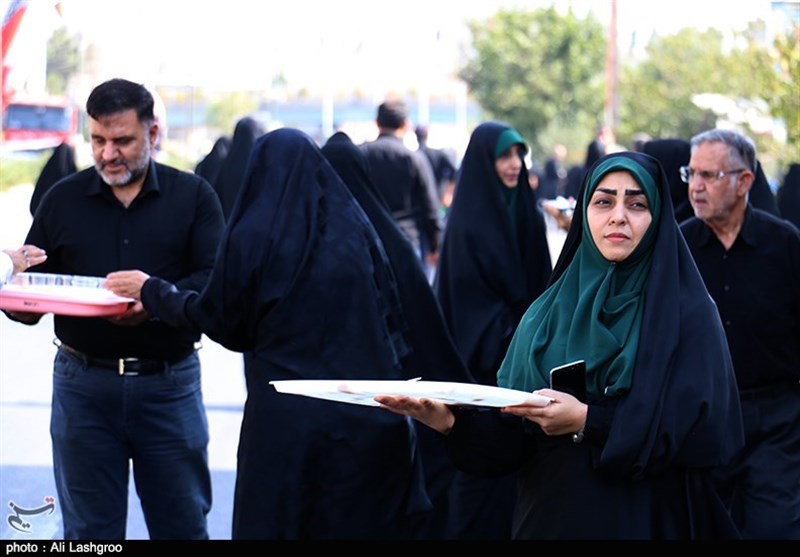 "قدم‌ به قدم" در "بین‌الحرمین ایران" به یاد "بین‌الحرمین عتبات عالیات"/ راهپیمایی جاماندگان اربعین در سمنان + فیلم