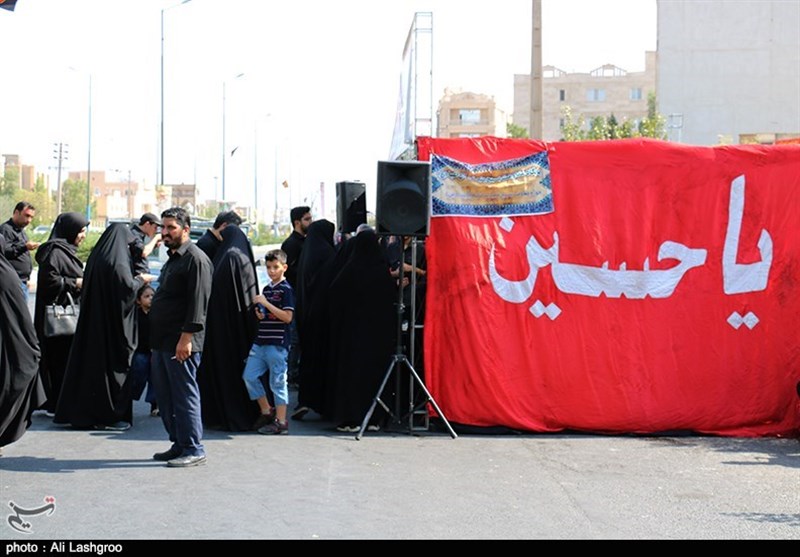 "قدم‌ به قدم" در "بین‌الحرمین ایران" به یاد "بین‌الحرمین عتبات عالیات"/ راهپیمایی جاماندگان اربعین در سمنان + فیلم