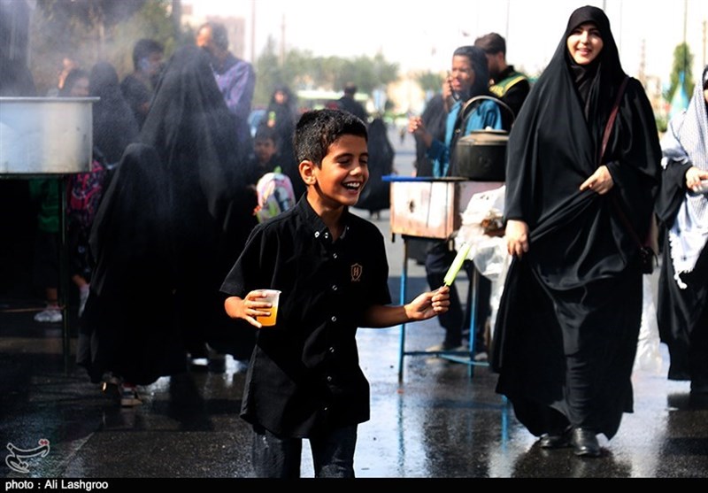 "قدم‌ به قدم" در "بین‌الحرمین ایران" به یاد "بین‌الحرمین عتبات عالیات"/ راهپیمایی جاماندگان اربعین در سمنان + فیلم