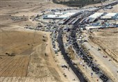 گزارش هوایی خبرنگار تسنیم از مرز مهران/ کمبود اتوبوس و ازدحام سنگین زائران در پایانه برکت/ اکثر موکب‌ها ‌جمع شده‌اند + فیلم