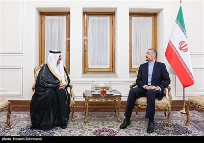 وزير الخارجية الايراني يتسلم نسخة من اوراق اعتماد السفير السعودي الجديد