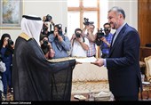 وزير الخارجية الايراني يتسلم نسخة من اوراق اعتماد السفير السعودي الجديد