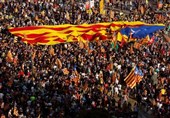 Thousands Mark Catalonia Day as Regional Parties Become Spain&apos;s Kingmakers