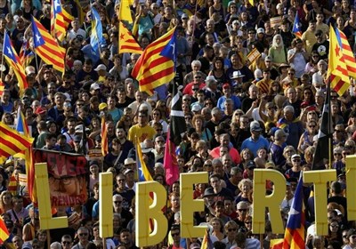  تظاهرات ده‌ها هزار نفری در بارسلونا 