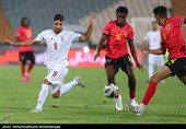 حاشیه دیدار ایران - آنگولا| تعجب بازیکنان حریف از کیفیت چمن و حضور تاج و 2 پیشکسوت