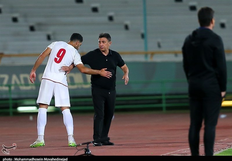 عذرخواهی طارمی از قلعه‌نویی در رختکن بعد از باخت مقابل ازبکستان