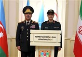 وزیر دفاع آذربایجان در تماس با سرلشکر باقری: هیچ چشمداشتی به خاک همسایگان نداریم
