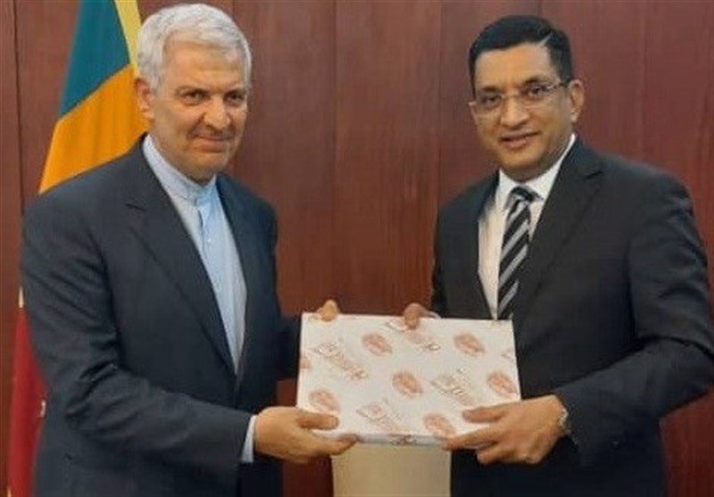 دیدار خداحافظی سفیر ایران با وزیر امور خارجه سریلانکا