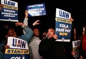 US Auto Workers Launch Simultaneous Strike at ‘Detroit Three’
