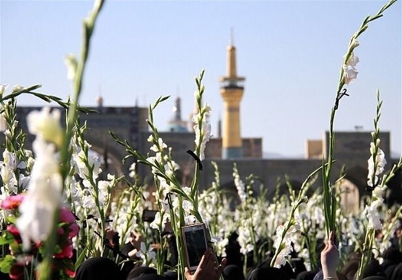 بازسازی سنت ۱۲۴۲ ساله زنان نوغان/ تشییع نمادین پیکر مطهر امام رضا(ع) +تصاویر