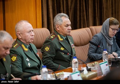لقاء وزيري دفاع إيران وروسيا