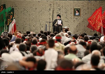 الإمام الخامنئي يستقبل حشداً من رواد ونشطاء الدفاع المقدس