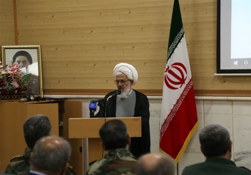امام جمعه زنجان: واقعیت‌های دوران دفاع مقدس به نسل نوجوان و جوان منتقل شود