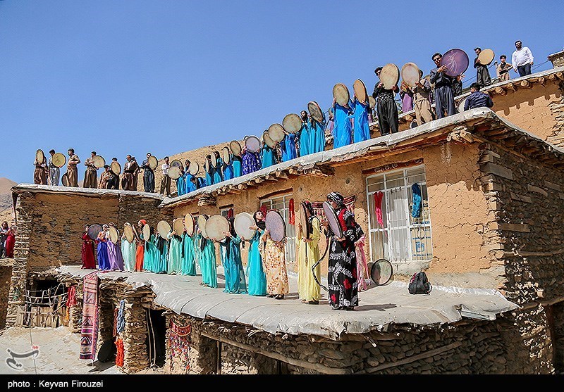 اجتماع بزرگ دف نوازان در کردستان