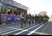 رژه نیروهای مسلح آذربایجان‌ غربی به مناسبت هفته دفاع مقدس + تصویر