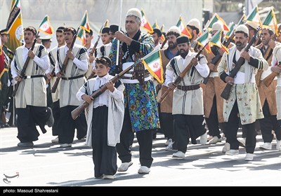 استعراض للقوات المسلحة الإيرانية في طهران
