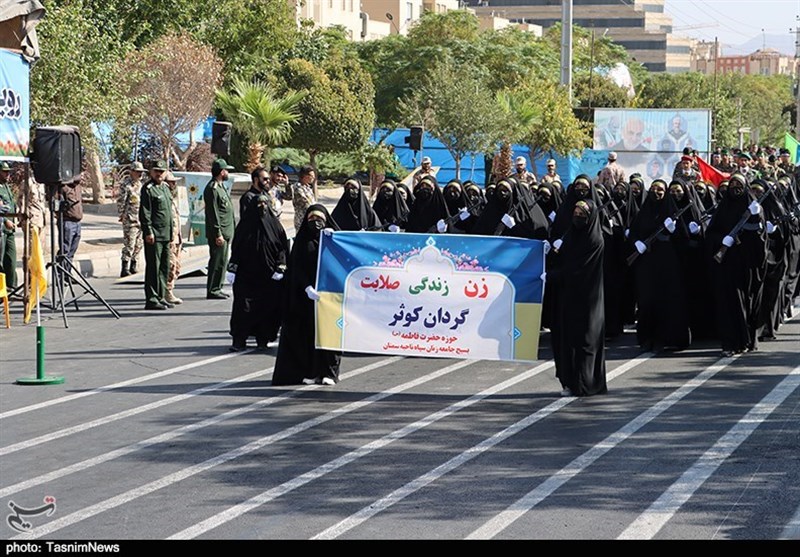 رژه نیروهای مسلح استان سمنان برگزار شد